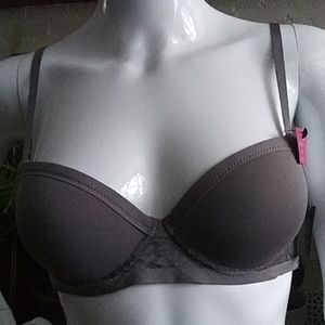 BNWT Vince Camuto Gray 34B Bra